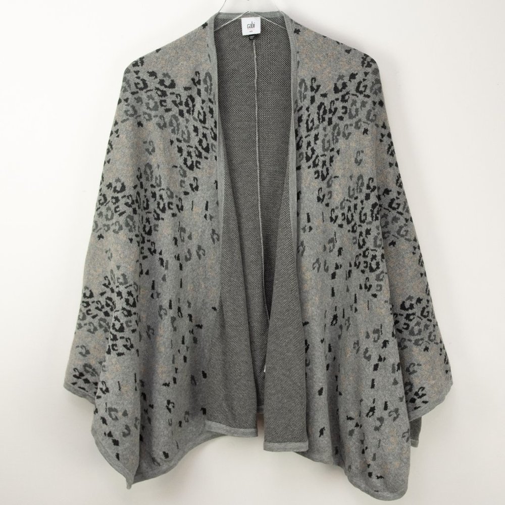 Cabi Gigi Cape Leopard Print #3115 Shrug Animal Print Cape Shawl Grey One Size - Picture 2 of 6